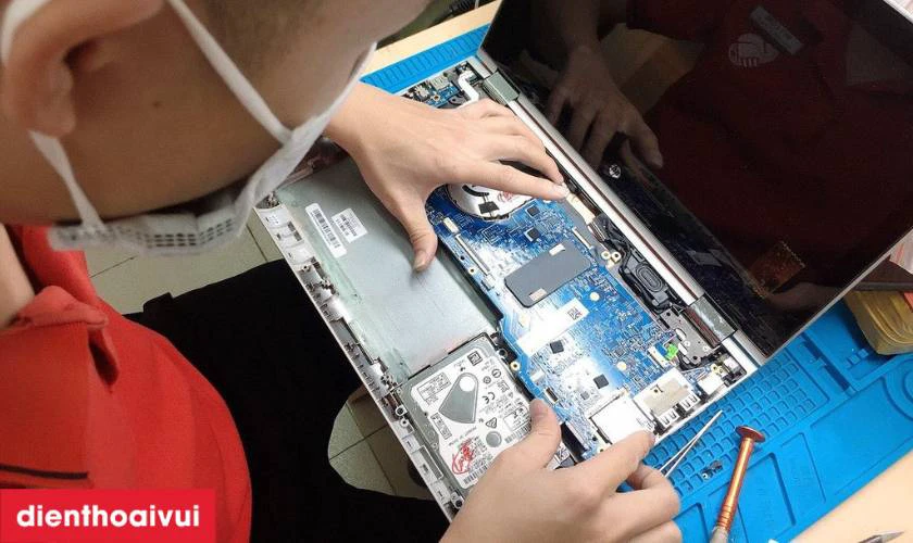 Quy trình thay pin laptop tại Điện Thoại Vui