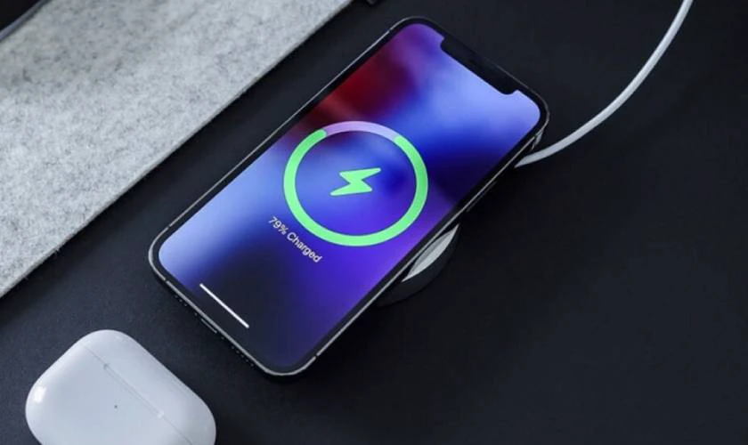 Kiểm tra sạc không dây và iPhone 11 