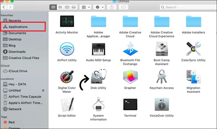 Mở Finder và chọn Applications từ thanh bên trái