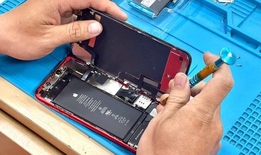 Thay pin iPhone tại Điện Thoại Vui quận 1 giá bao nhiêu