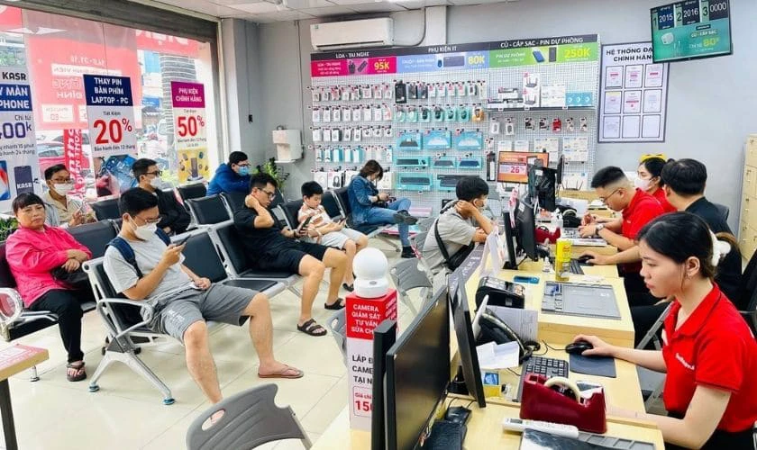 Đến trực tiếp cửa h&agrave;ng b&aacute;n lẻ Điện Thoại Vui&nbsp;