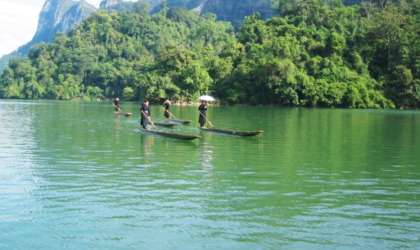 Ba Bể là một trong những hồ nước ngọt lớn ở Việt Nam