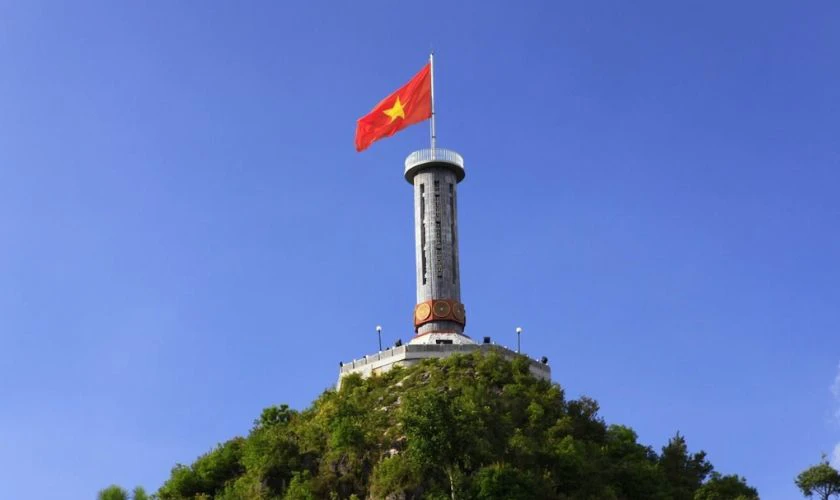 30/4 1/5 nên đi du lịch ở đâu miền Bắc - Cột cờ Lũng Cú, Hà Giang