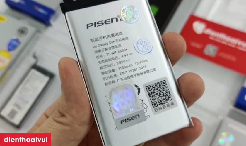 Sử dụng pin thay thế để tiết kiệm chi ph&iacute;