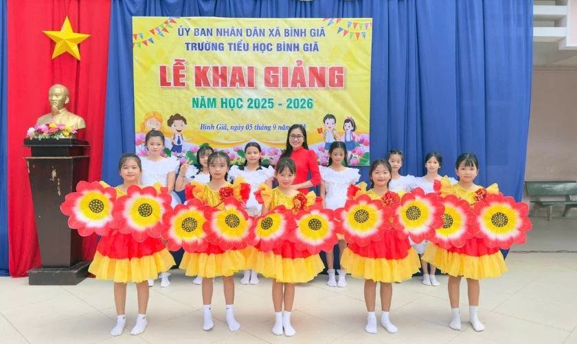 Sau phần lễ trang nghiêm là các tiết mục văn nghệ đặc sắc