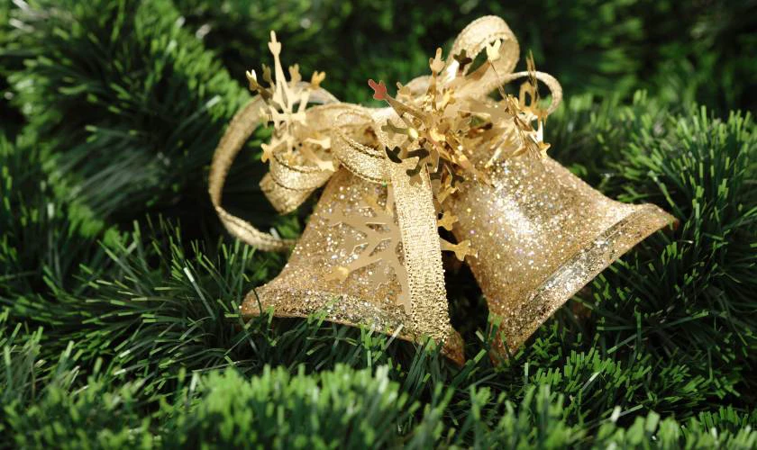 Ph&ocirc;ng nền chu&ocirc;ng gi&aacute;ng sinh m&agrave;u v&agrave;ng gold