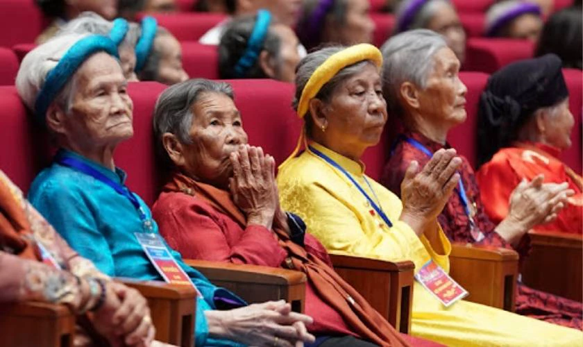 B&agrave;y tỏ l&ograve;ng tri &acirc;n, t&ocirc;n vinh những đ&oacute;ng g&oacute;p to lớn của phụ nữ
