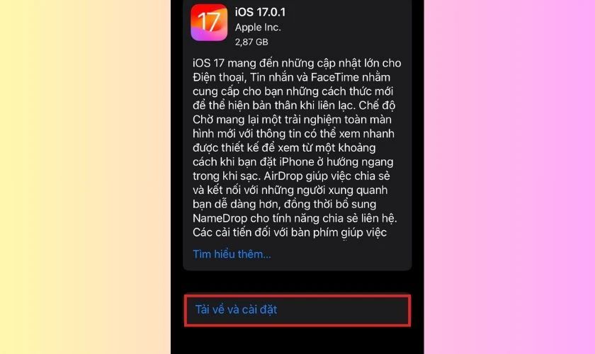 Chọn Tải về v&agrave; c&agrave;i đặt để update iOS 17 
