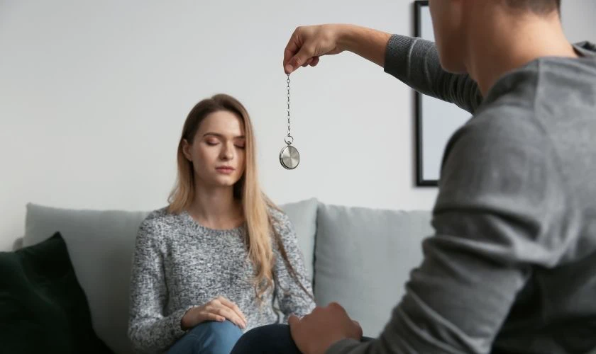 Thao t&uacute;ng v&agrave; kiểm so&aacute;t t&acirc;m l&yacute;&nbsp;