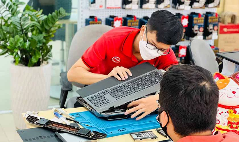Sửa m&agrave;n h&igrave;nh m&aacute;y t&iacute;nh bị lệch tại cửa h&agrave;ng Điện Thoại Vui