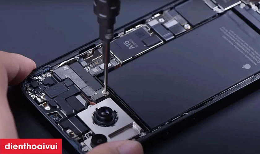 N&ecirc;n chọn thay camera trước ở đ&acirc;u