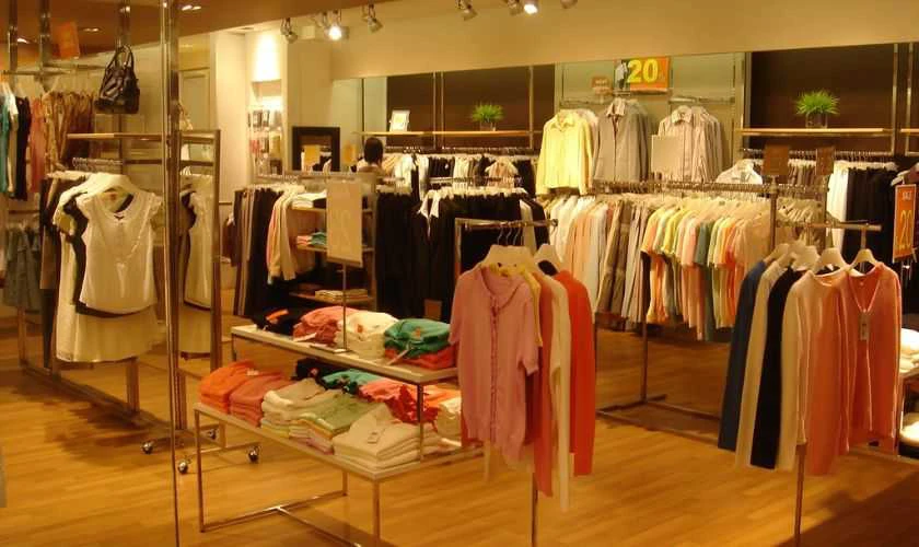 Mua đồ thời trang may mặc trong ng&agrave;y thứ 6 đen tối 2023