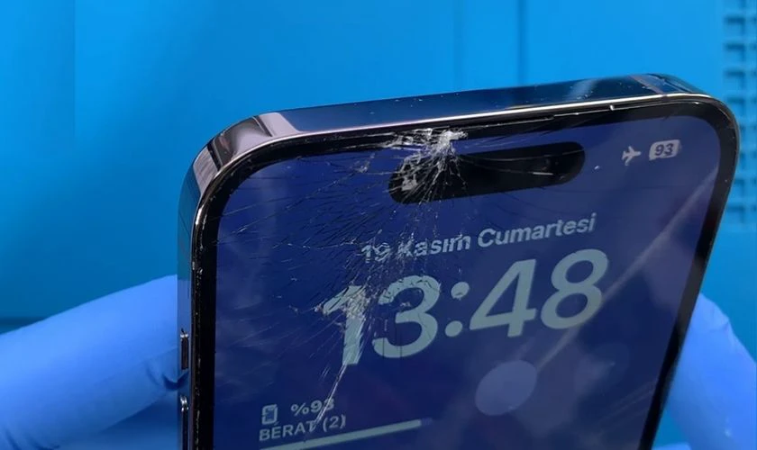 Khi n&agrave;o cần thay &eacute;p k&iacute;nh iPhone 14?