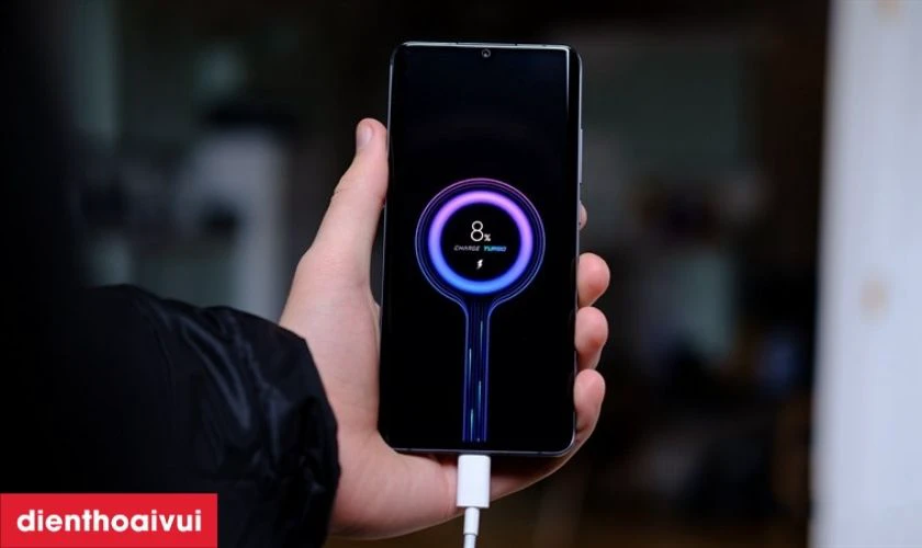 Pin dung lượng lớn v&agrave; khả năng sạc nhanh si&ecirc;u tốc