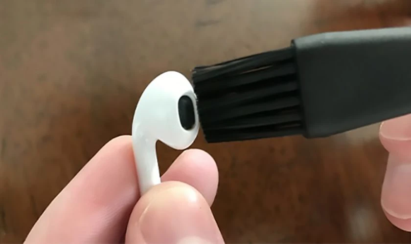 Một số lưu &yacute; trước khi vệ sinh tai nghe