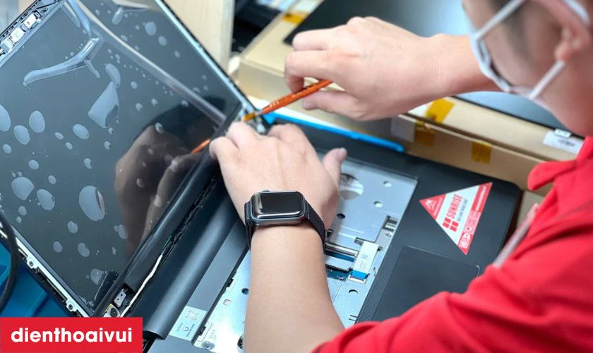 M&agrave;n h&igrave;nh laptop b&aacute;m bụi v&agrave; kh&ocirc;ng hiển thị