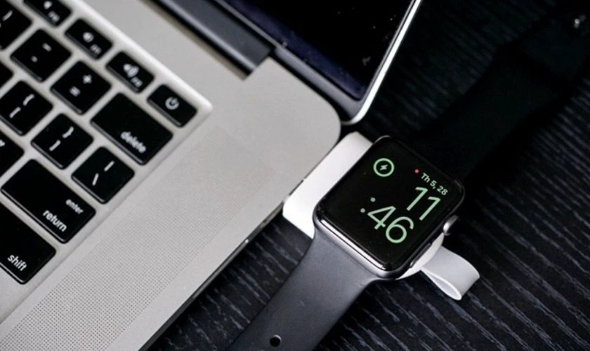 C&aacute;ch sạc pin cho đồng hồ th&ocirc;ng minh Smartwatch