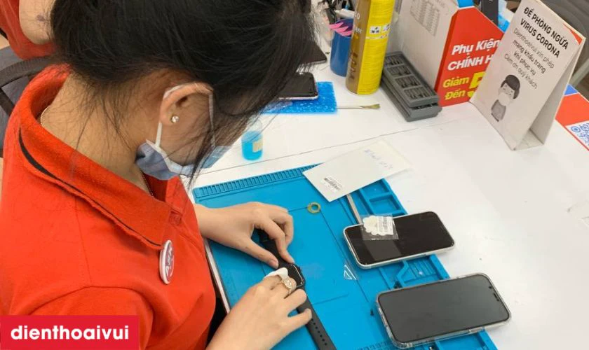 D&aacute;n PPF cho đồng hồ th&ocirc;ng minh tại Điện Thoại Vui