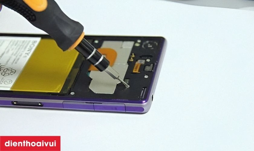 Lựa chọn địa chỉ uy t&iacute;n để thay pin cho điện thoại Sony