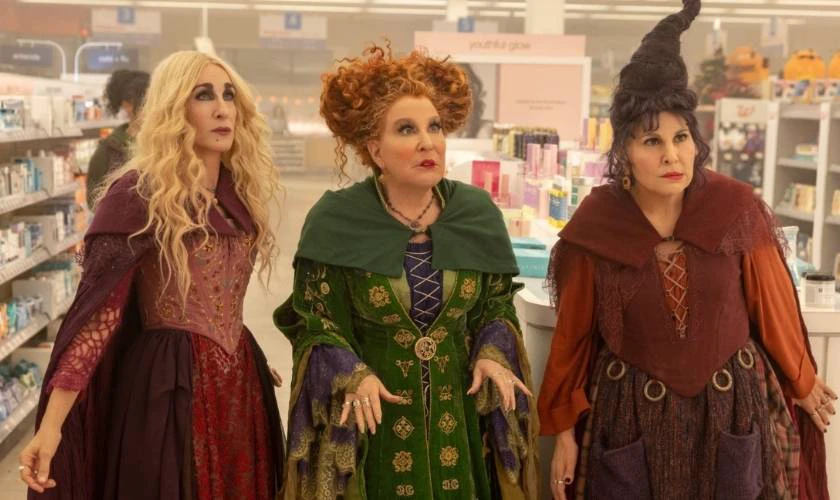 Hóa trang halloween độc đáo cùng phù thủy Hocus Pocus