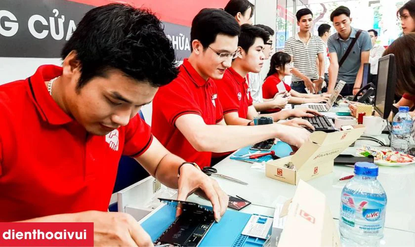 Dịch vụ thay pin Pisen iPhone XS Max chính hãng, lấy ngay tại Điện Thoại Vui