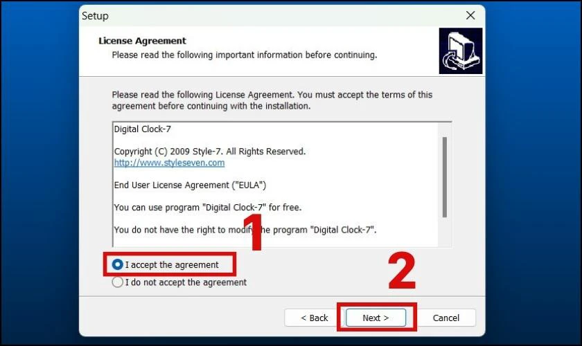 Bạn chọn I accept the agreement v&agrave; bấm Next