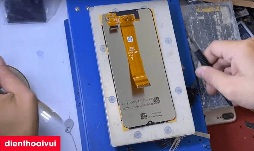 Dịch vụ thay màn hình Samsung A13 uy tín tại Điện Thoại Vui