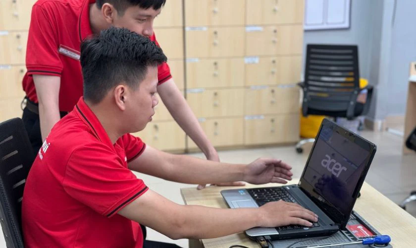 Sửa chữa màn hình laptop nhòe, mờ giá tốt