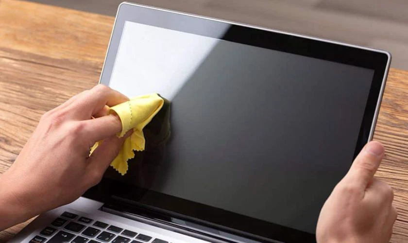 Thường xuyên vệ sinh màn hình máy tính đúng cách