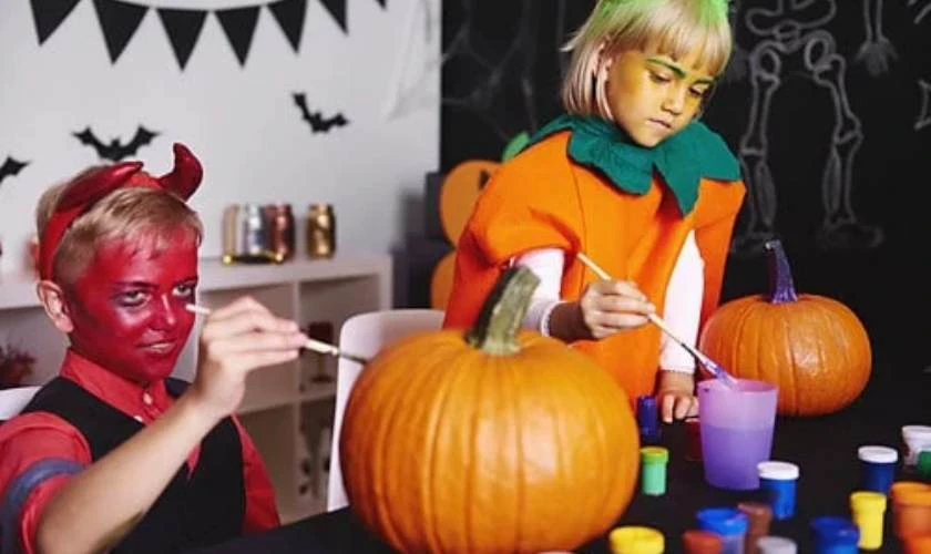 Trò chơi Halloween cho trẻ em vẽ trang trí quả bí ngô