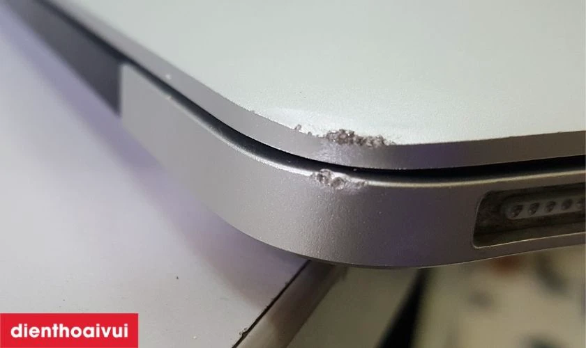 Vỏ Macbook bị nứt, vỡ hoặc gãy