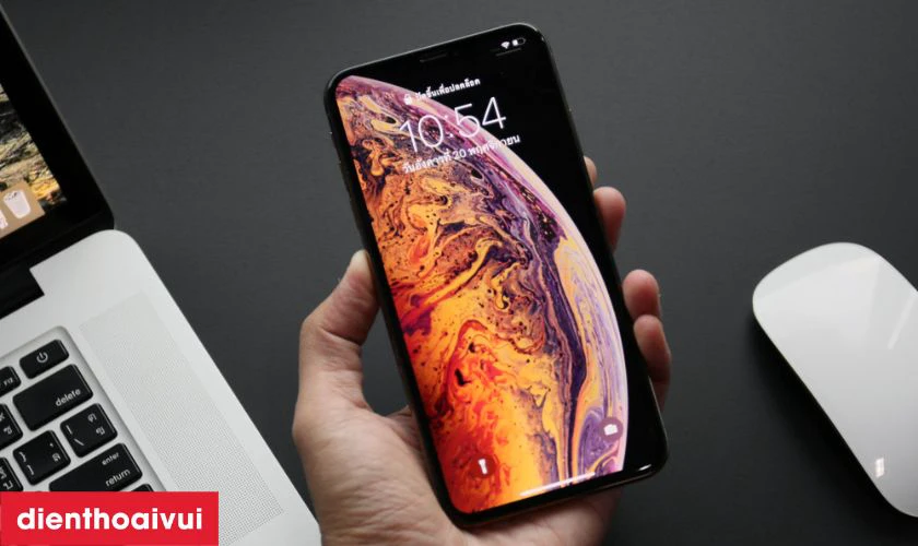iPhone XS m&agrave;n h&igrave;nh OLED 5.8 inch với thiết kế tai thỏ, độ ph&acirc;n giải 1125 x 2436