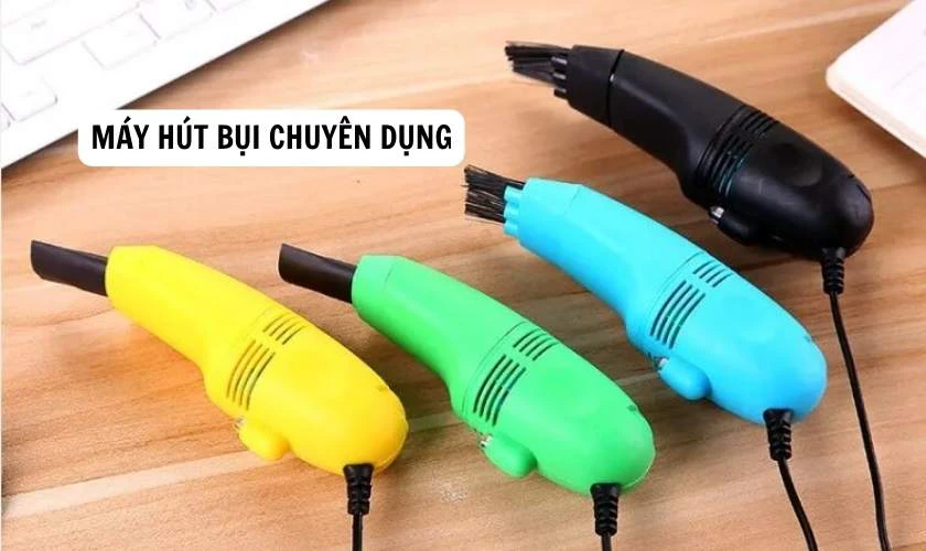 Dùng máy hút bụi chuyên dụng để lau khô toàn bộ điện thoại Samsung