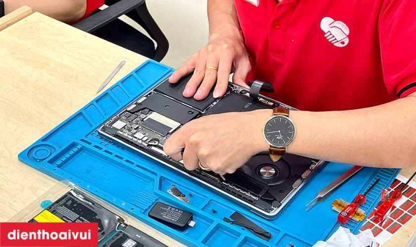Thay pin laptop HP 15S -FQ uy tín, chất lượng tại Điện Thoại Vui