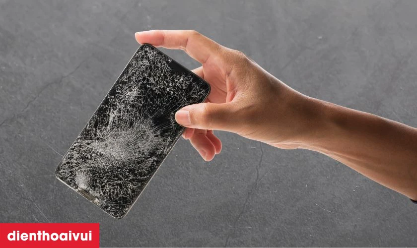 Nguy&ecirc;n nh&acirc;n tại sao điện thoại dễ bị nứt vỡ mặt k&iacute;nh