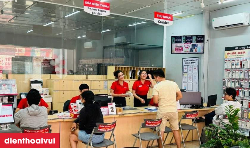 Địa chỉ thay &eacute;p k&iacute;nh Tecno Pova NEO ở đ&acirc;u uy t&iacute;n, lấy liền lại TPHCM v&agrave; H&agrave; Nội