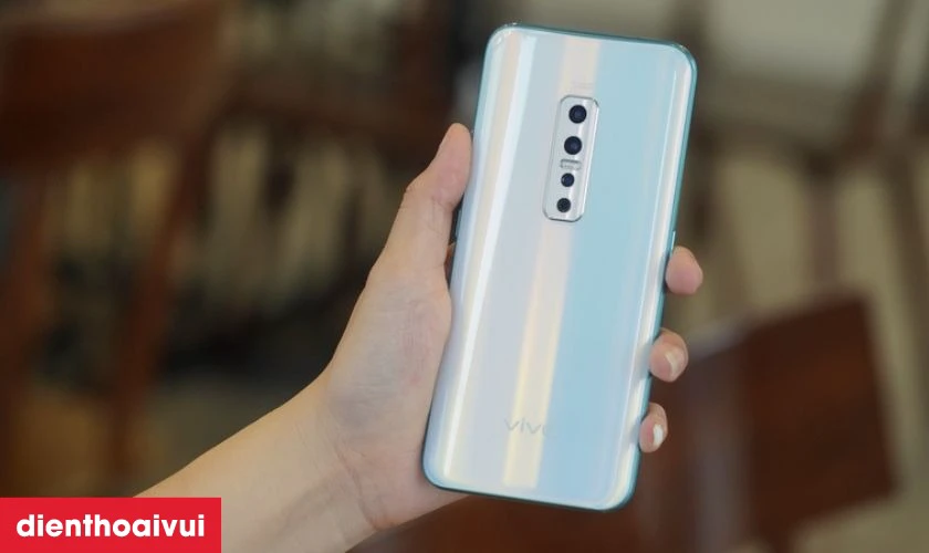 So s&aacute;nh thay m&agrave;n h&igrave;nh v&agrave; thay &eacute;p k&iacute;nh Vivo V17 Pro