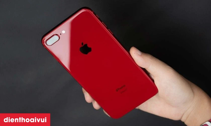 Dịch vụ thay k&iacute;nh lưng iPhone 8 ch&iacute;nh h&atilde;ng Orizin lấy liền tại Điện Thoại Vui