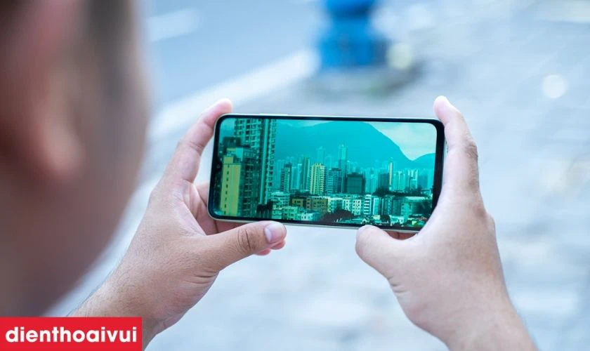 Trải nghiệm m&agrave;n h&igrave;nh r&otilde; n&eacute;t với độ ph&acirc;n giải Full HD+