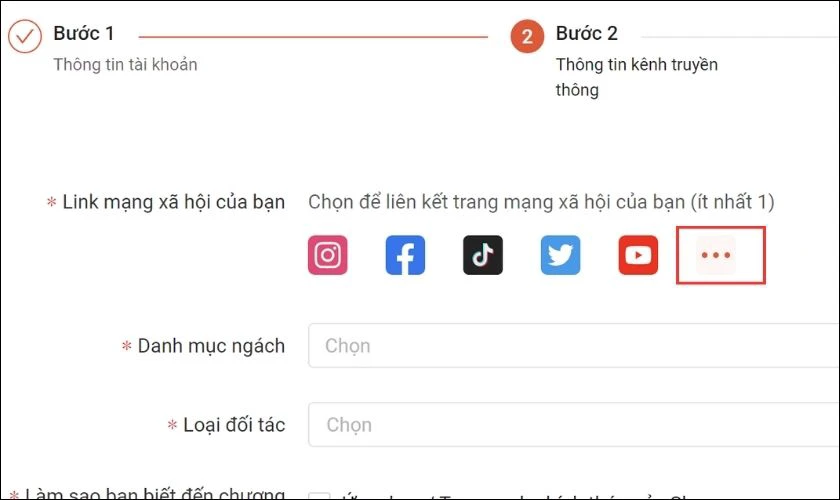 Tiếp theo bạn chọn v&agrave;o biểu tượng dấu 3 chấm