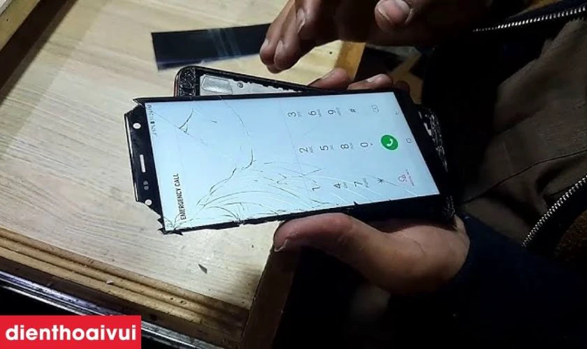 Dấu hiệu màn hình Samsung J6 Plus hư hại