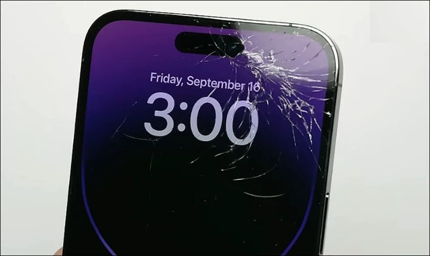L&yacute; do cần thay &eacute;p k&iacute;nh iPhone 14 Pro Max l&agrave; g&igrave;?