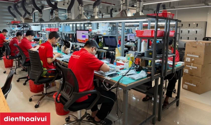 Quy tr&igrave;nh thay loa ngo&agrave;i iPhone 12 Pro Max lấy liền tại Điện Thoại&nbsp;Vui