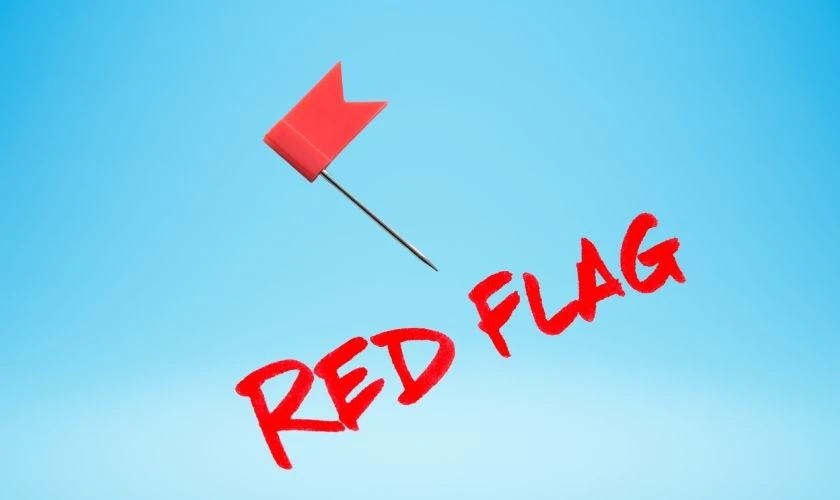 Red Flag (cờ đỏ) l&agrave; dấu hiệu cảnh b&aacute;o về nguy hiểm