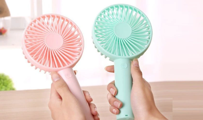 Tặng quạt mini cho cô nàng yêu những món quà nhỏ nhắn