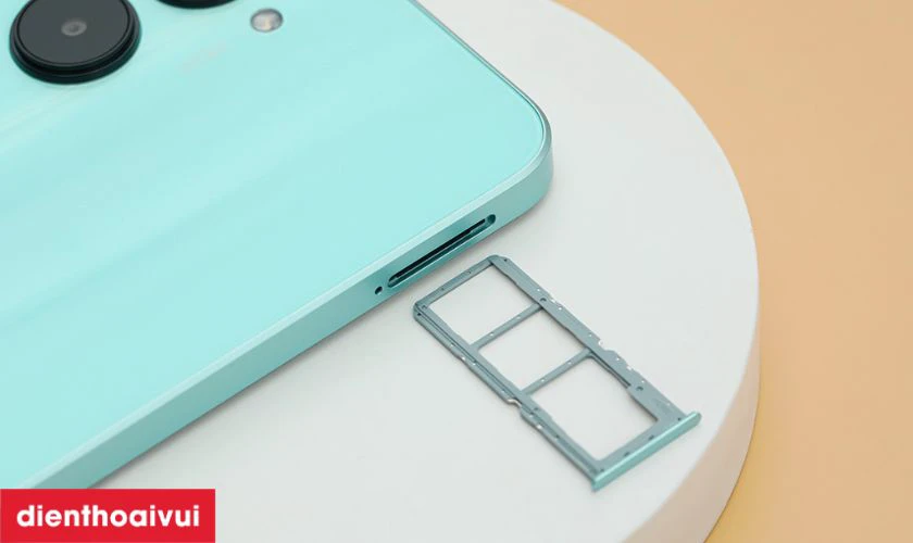 Realme C33 3GB 32GB trang bị đầy đủ 2 khe SIM