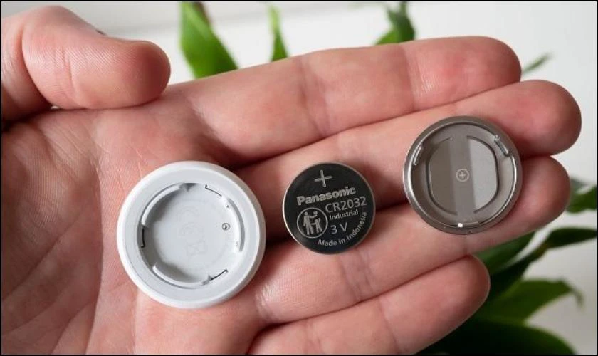 Cấu tạo b&ecirc;n trong của AirTag l&agrave; g&igrave;?