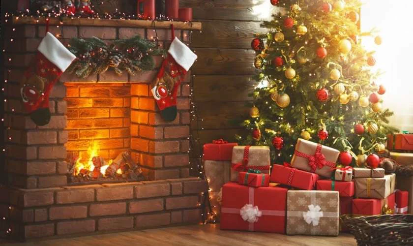 Ảnh bìa giáng sinh với hình ảnh cây thông và quà tặng