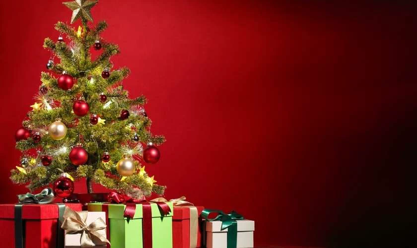 Ảnh Noel màu đỏ cây thông kèm hộp quà