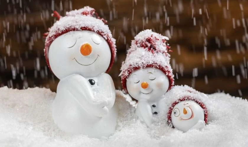 Ảnh bìa Giáng sinh với bối cảnh mùa đông người tuyết cute